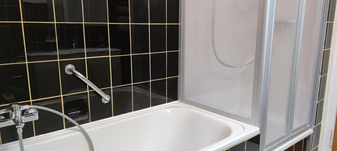 Schoene Und Optimal Gelegene Wohnung Og Weisskirchen 外观 照片