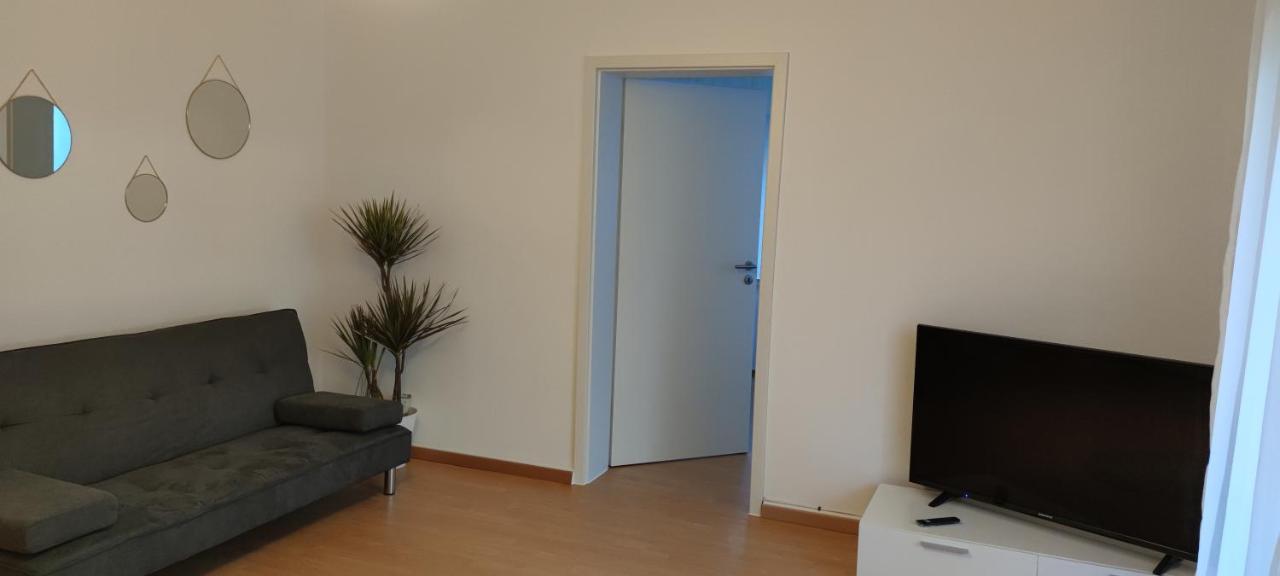Schoene Und Optimal Gelegene Wohnung Og Weisskirchen 外观 照片
